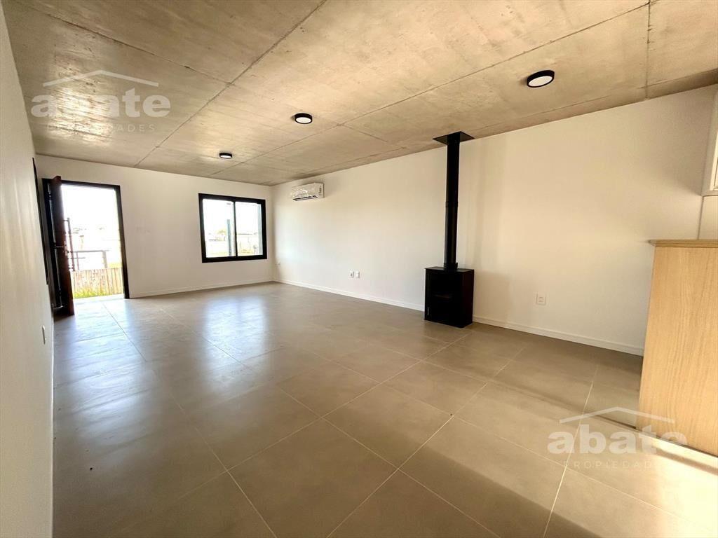 Venta casa de 3 dormitorios, dos baños a estrenar en Lagoma