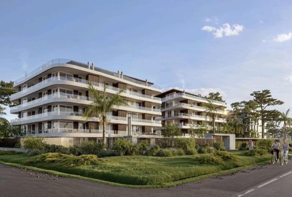 VENTA FRENTE A RAMBA SHANGRILA CON PATIO , 2 DORMI