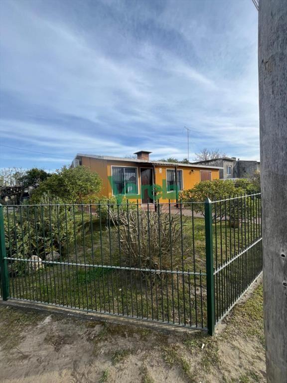 Casa en venta en Salinas, 2 dormitorios, garaje,