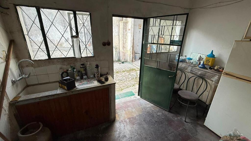 Proximo Gral Flores y Propios, deposito   Oficinas, 330 m2,