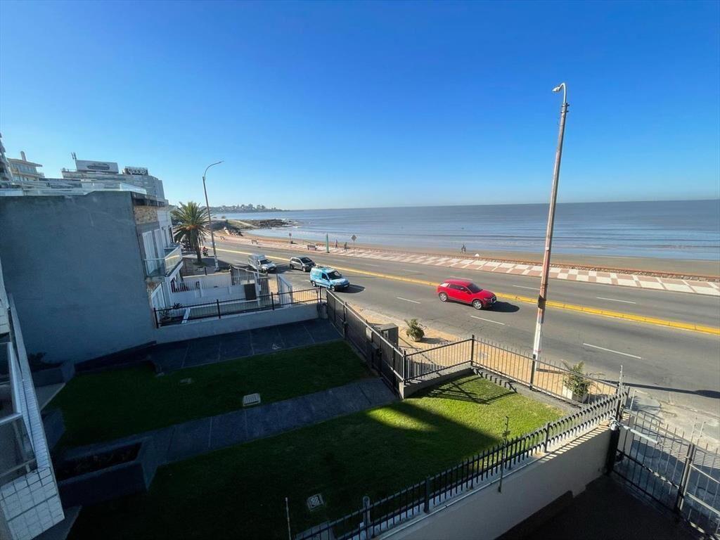 Apartamento monoambiente en alquiler sobre Rambla Malvín -