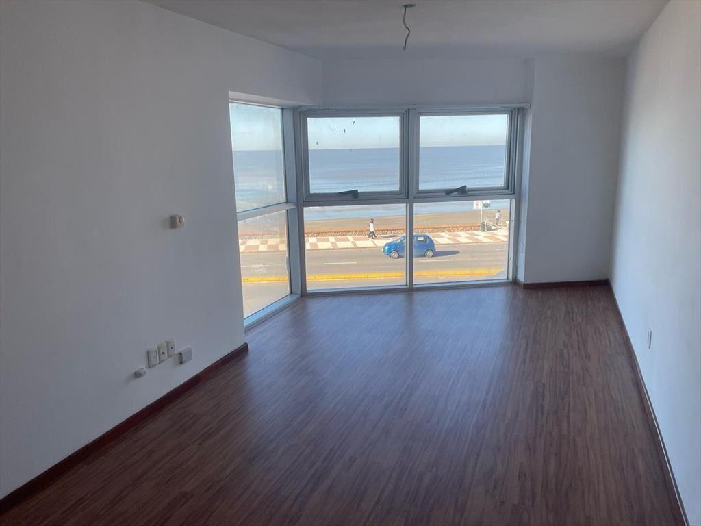 Apartamento monoambiente en alquiler sobre Rambla Malvín -
