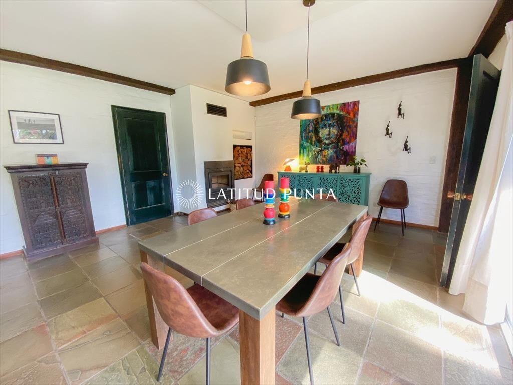 Casa en Playa Mansa, 5 dormitorios y piscina