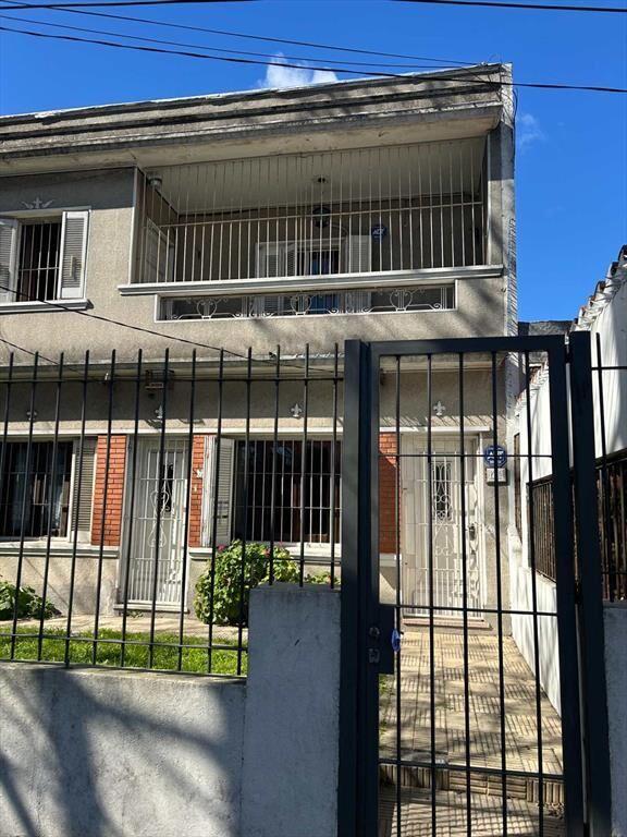 Alquiler casa de altos 2 dorm con garage la teja