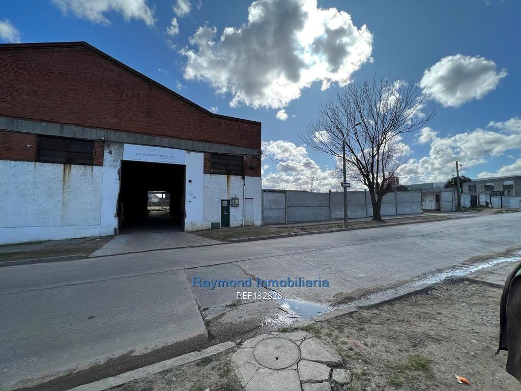 1200m2 construidos en terreno de 3500 m2 en Bella Vista