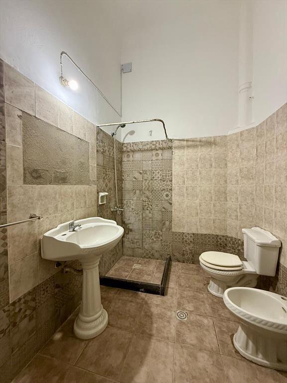 VENTA DE CASA 4 DORM Y LOCAL EN GOES
