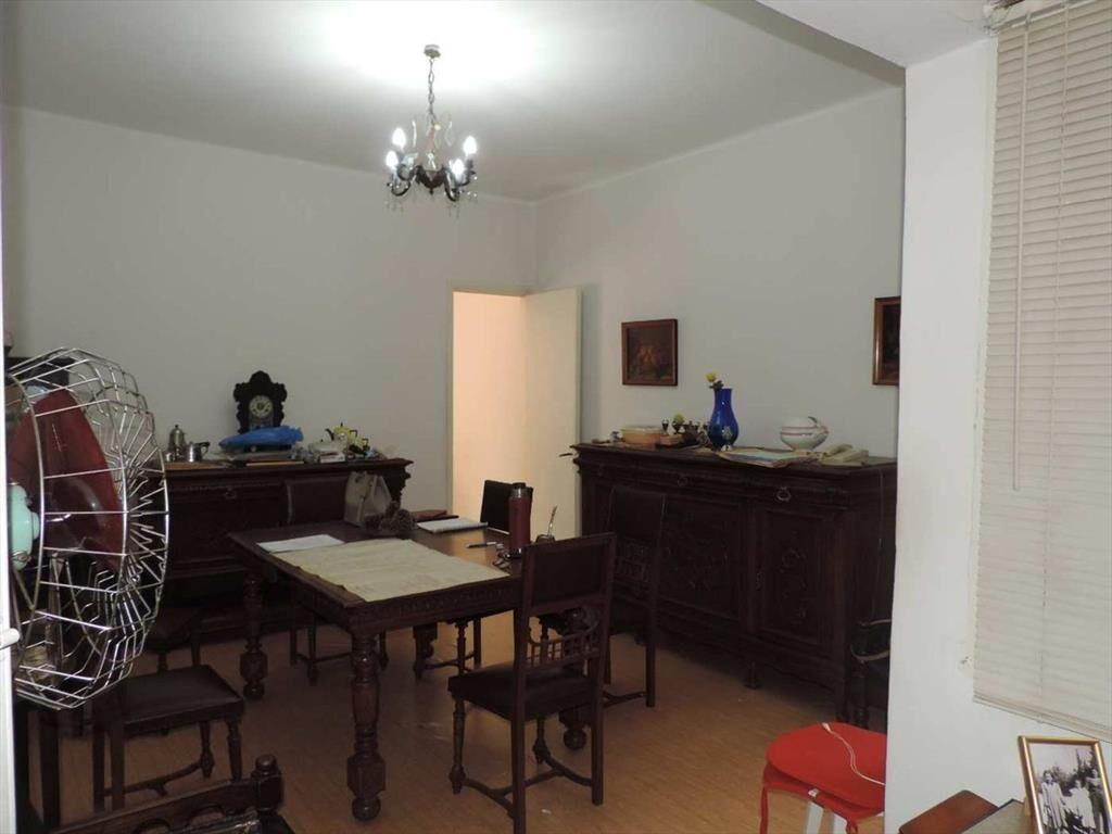 Apto en pleno centro con características de casa