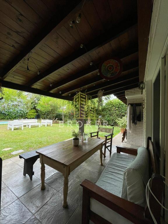 Alquiler hermosa y amplia casa con pileta en San