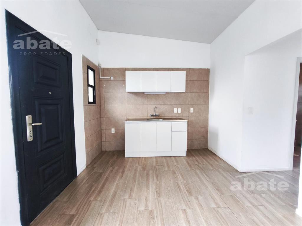 Casa en Alquiler de 1 dormitorio en Solymar. Cochera y Parr
