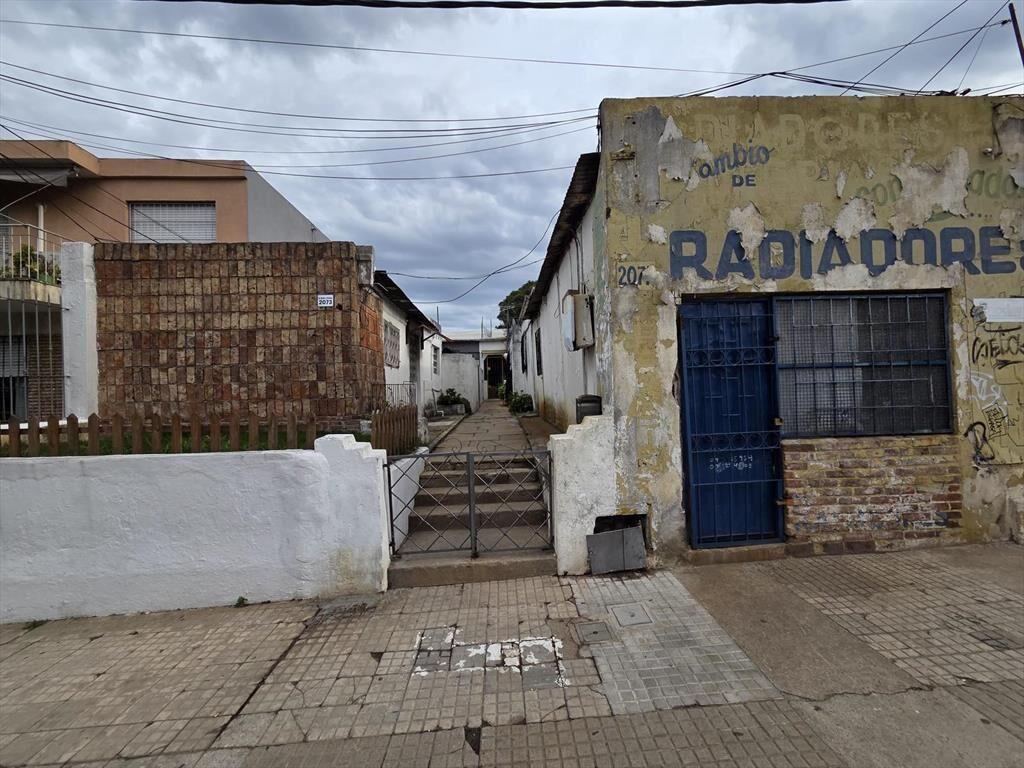Bv Batlle y Ordoñez prox Av Italia, 272 m2 de terreno, 10 m