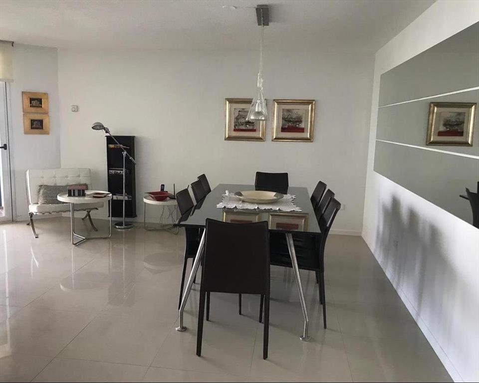 Torre O 9D Alquiler apartamento 3 dorm y dependencia Brava!