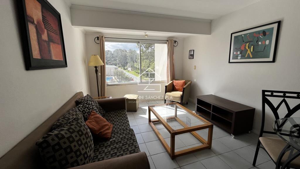 Apartamento luminoso con vista a la -