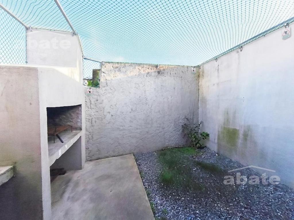 Casa en Alquiler de 1 dormitorio en Solymar. Cochera y Parr