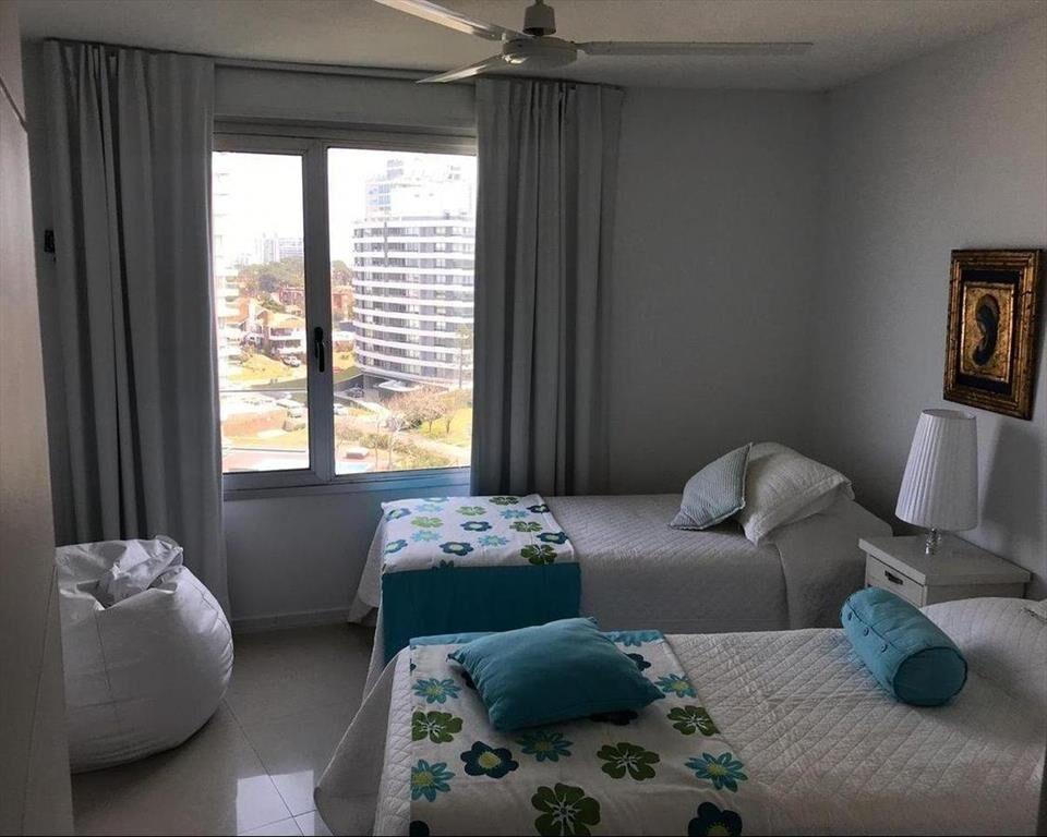 Torre O 9D Alquiler apartamento 3 dorm y dependencia Brava!