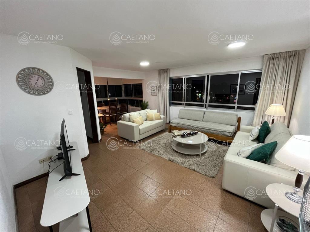 Vende apartamento de 2 dormitorios en Punta del