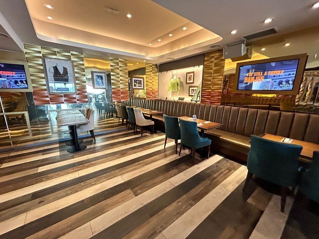 Local en Forum, con excelente renta, 750 m2 totales!