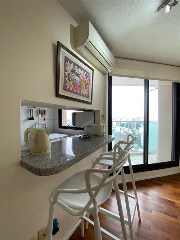 Av Brasil prox Rambla, piso alto, equipado, piscina, gym, s