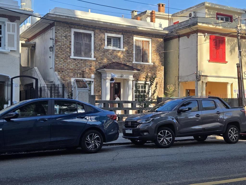 Ellauri y Joaquin Nuñez, 307 m2 construídos, terreno de 335