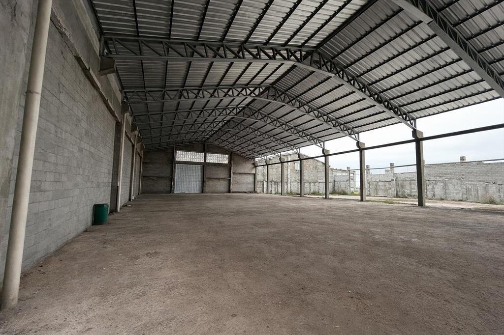 Proximo Garzón y San Quintin, Galpón de 2000m2,  terreno de