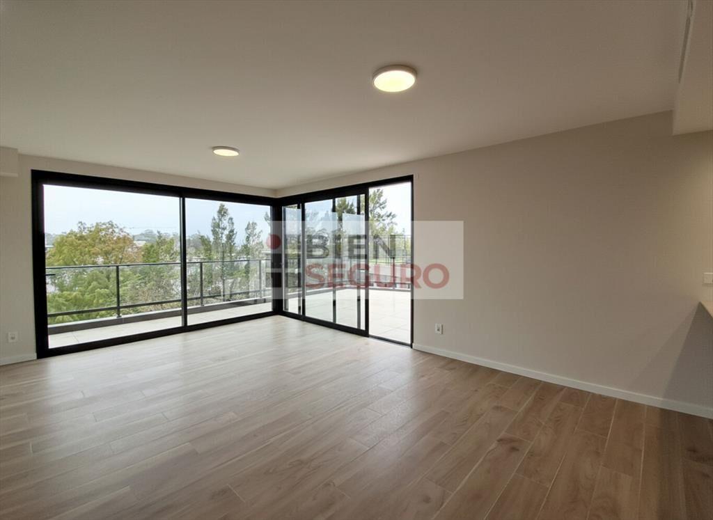 Penthouse de 2 dormitorios en alquiler en Carrasco Norte. C
