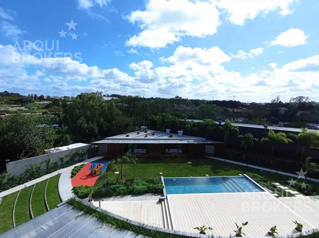 Apartamento penthouse de tres dormitorios en alquiler en Ca