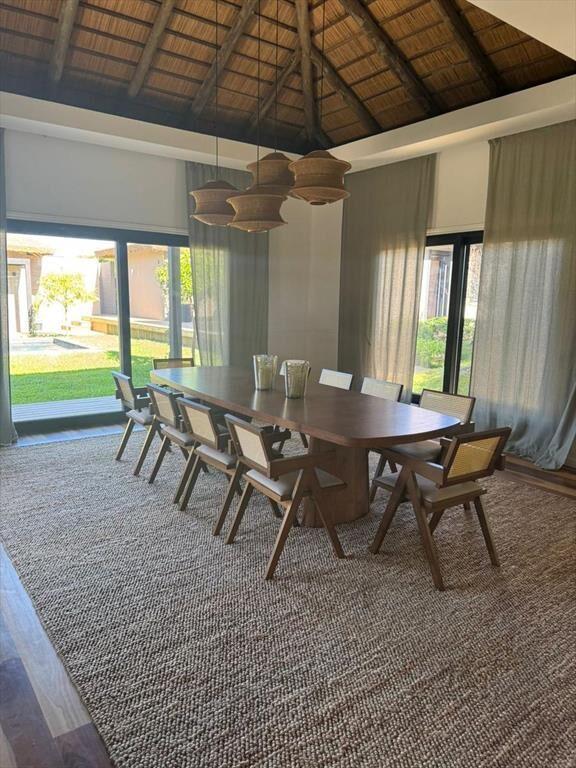 Venta y alquiler de espectacular Casa 4 suites en barrio pr