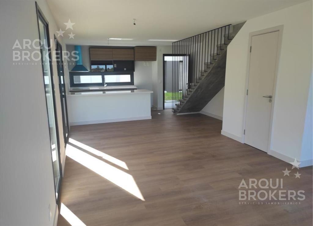 Venta casa tres dormitorios en Parque Miramar - 23E