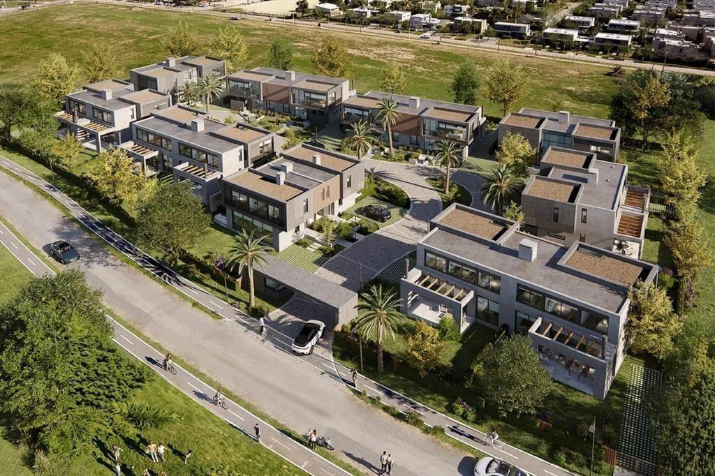 Venta Casa en Jardines del Polo con Cochera