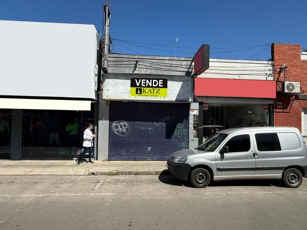 18 de julio entre Maldonado y Sarandi, 105 m2 , 3 mts de fr