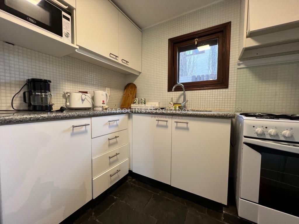 Casa en alquiler de 2 dormitorios en barrio privado Parque