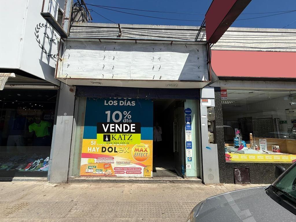 18 de julio entre Maldonado y Sarandi, 105 m2 , 3 mts de fr
