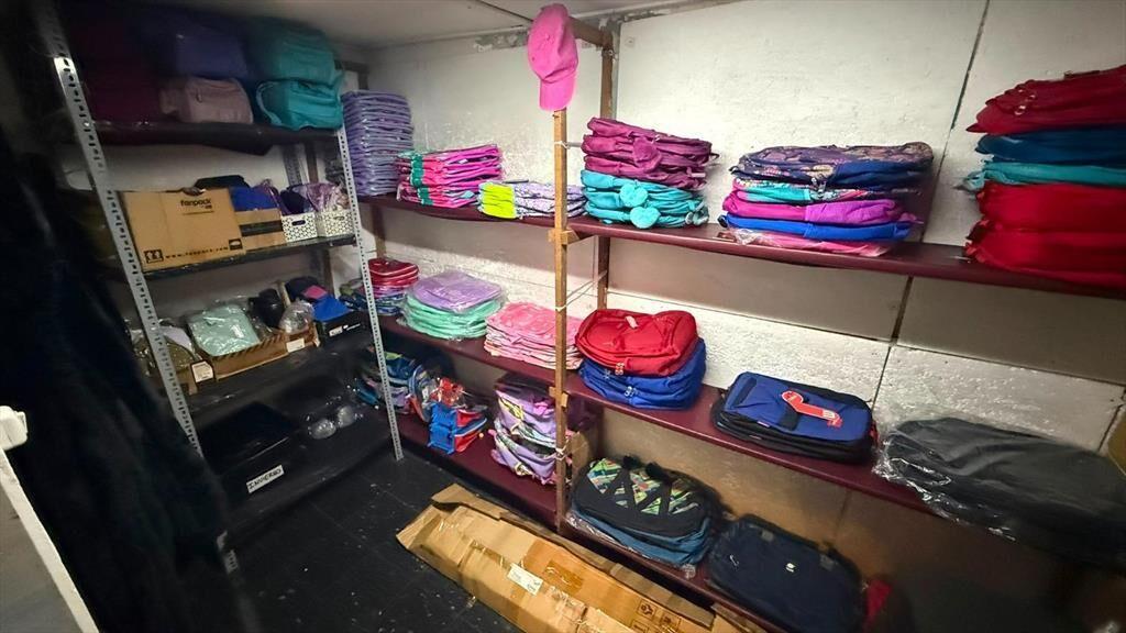 8 de octubre esq. Viana, 75 m2 salón + deposito, 5m de fren