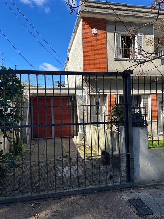 Alquiler casa de altos 2 dorm con garage la teja