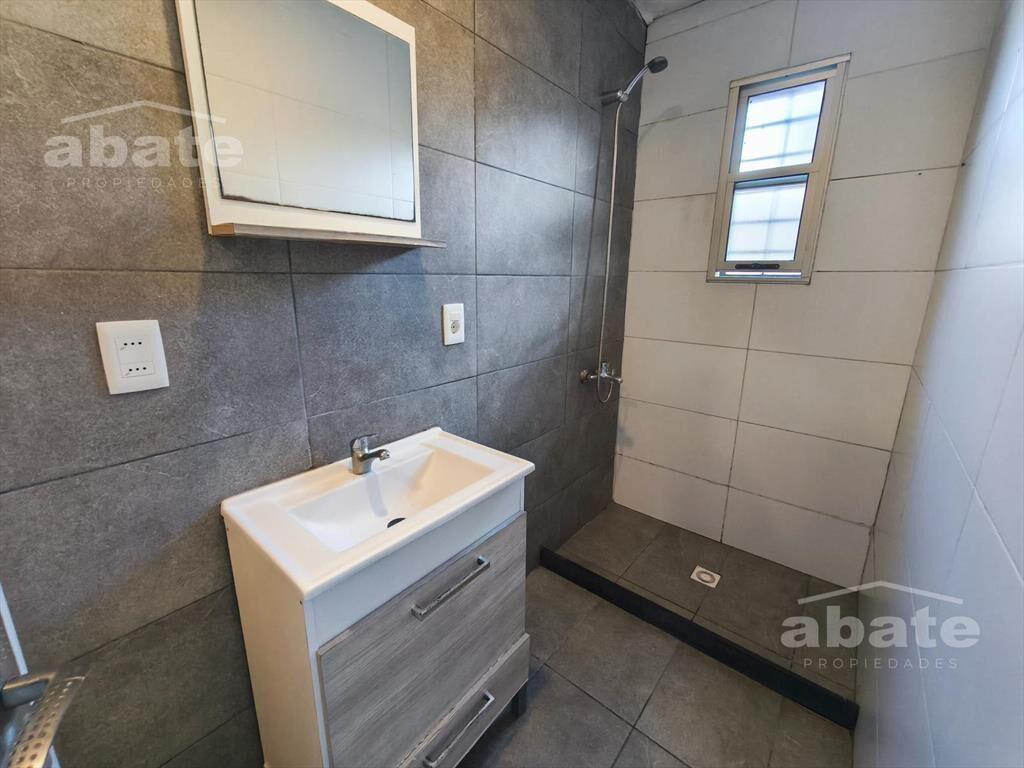 Casa en Alquiler de 1 dormitorio en Solymar. Cochera y Parr