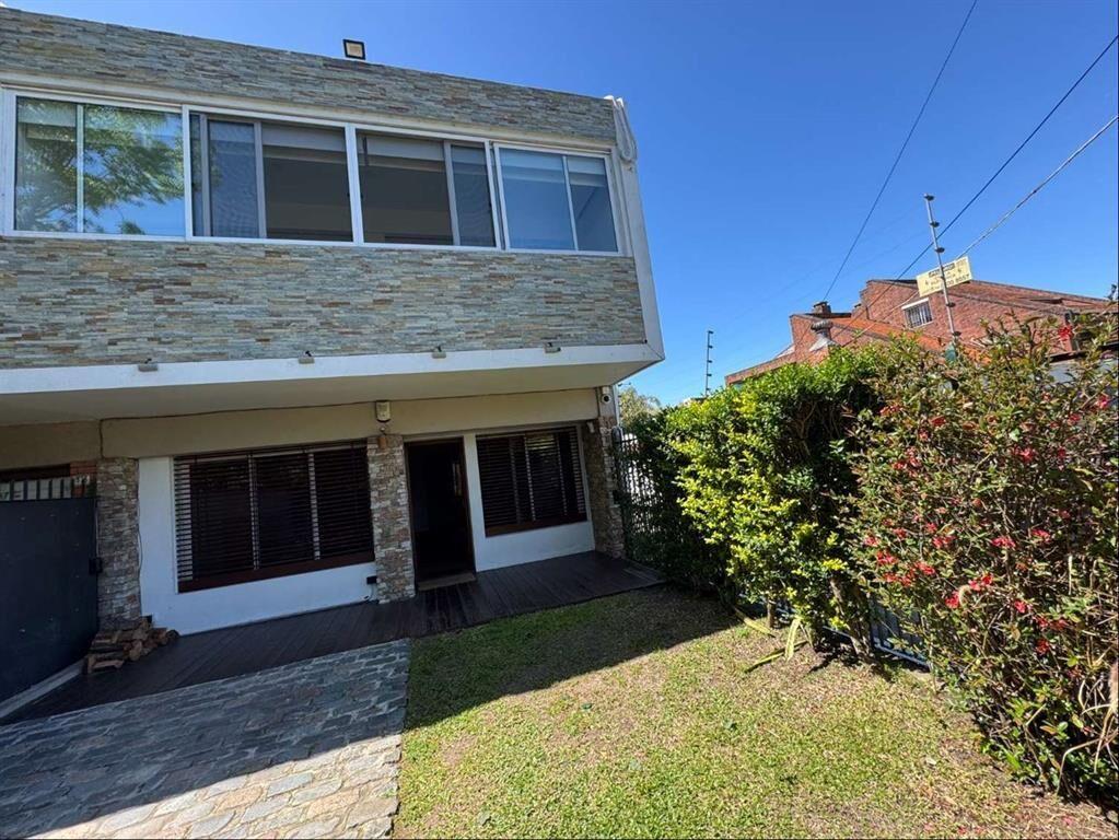Casa en Punta Gorda, 3 dormitorios, cochera, Excelente esta