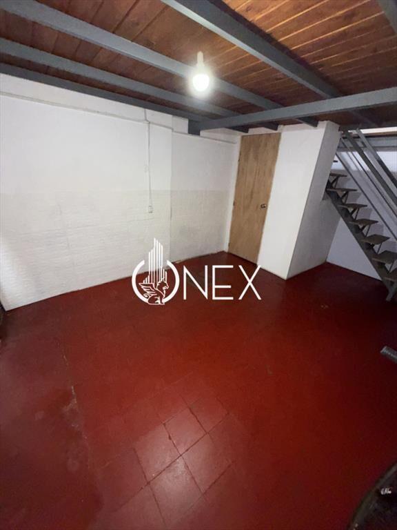 Se alquila local comercial en el centro de