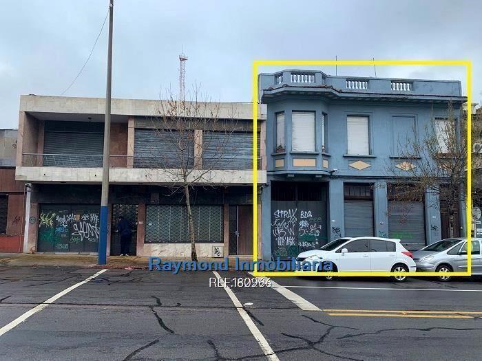 Venta excelente local de 951m2 sobre Millán