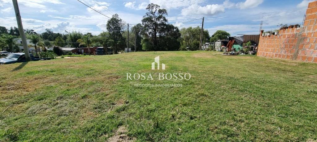 Terreno esquinero en Los Aromos, Maldonado,