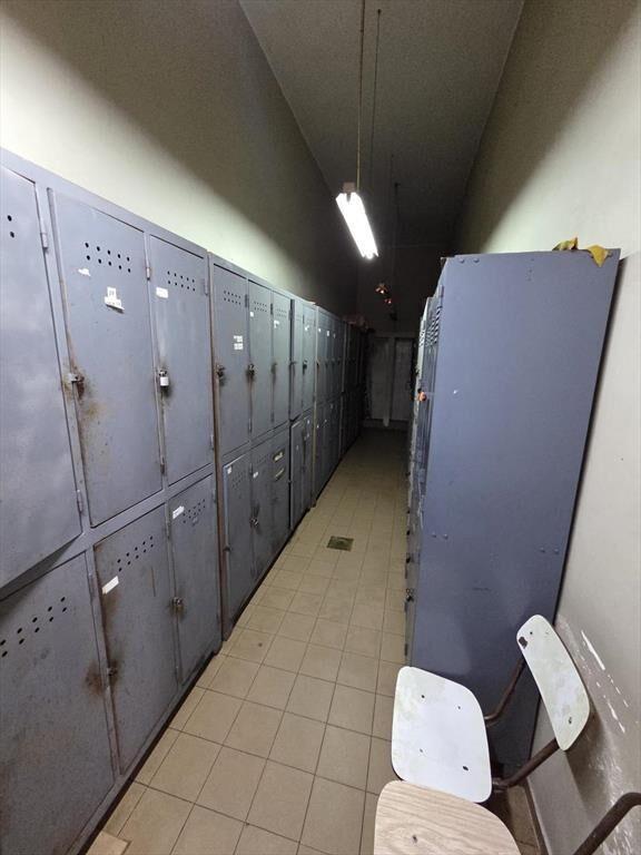 Gral Flores y Carreras Nacionales, 1300 m2 , estacionamient