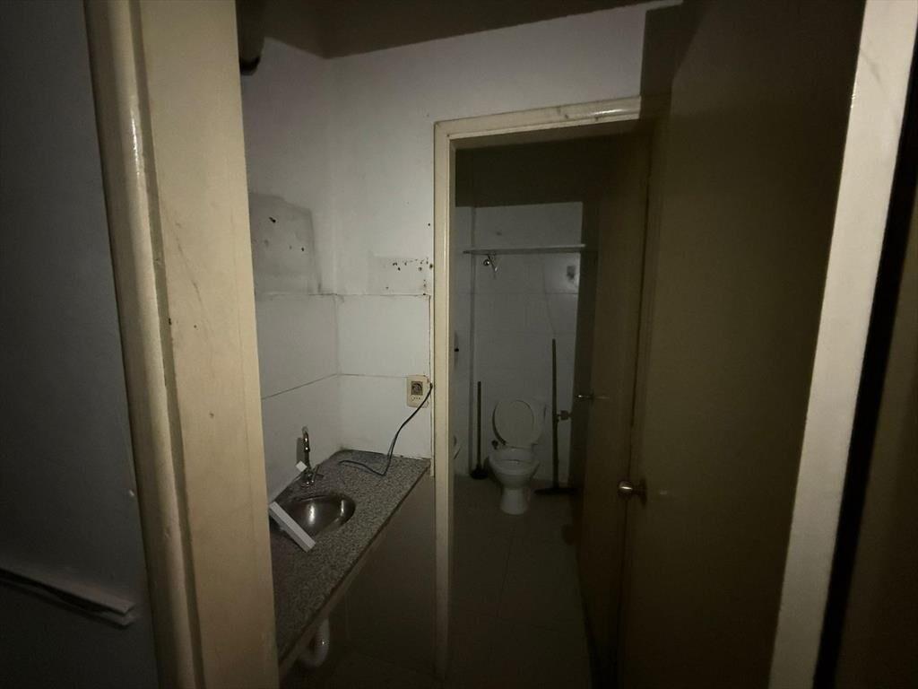18 de julio entre Maldonado y Sarandi, 105 m2 , 3 mts de fr
