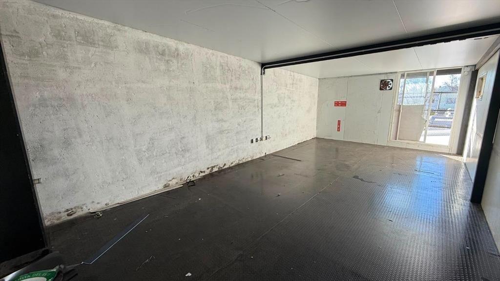 Próximo Bvar Artigas esq. Yaguari, deposito + oficinas, 290