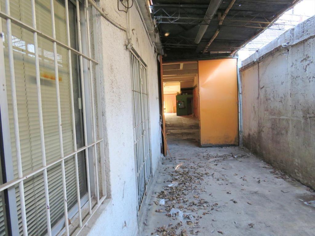 Venta de cuatro locales con renta y tres apartamentos.