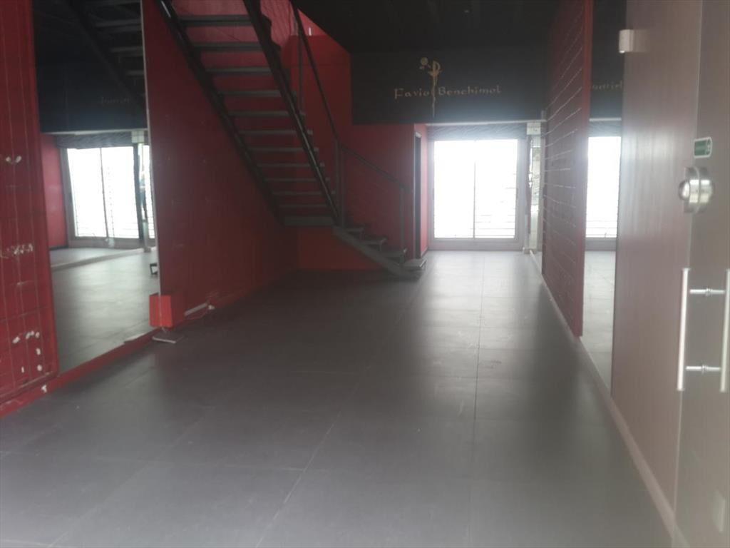 local - Solano García casi Ellauri, 100 m2 , 5 mts de frent