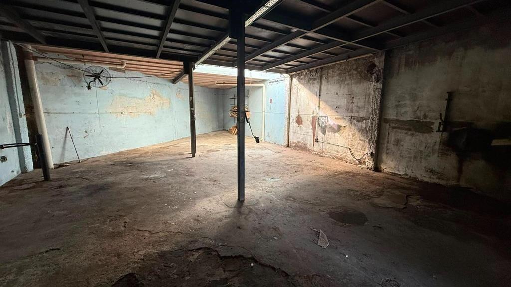 Próximo Bvar Artigas esq. Yaguari, deposito + oficinas, 290
