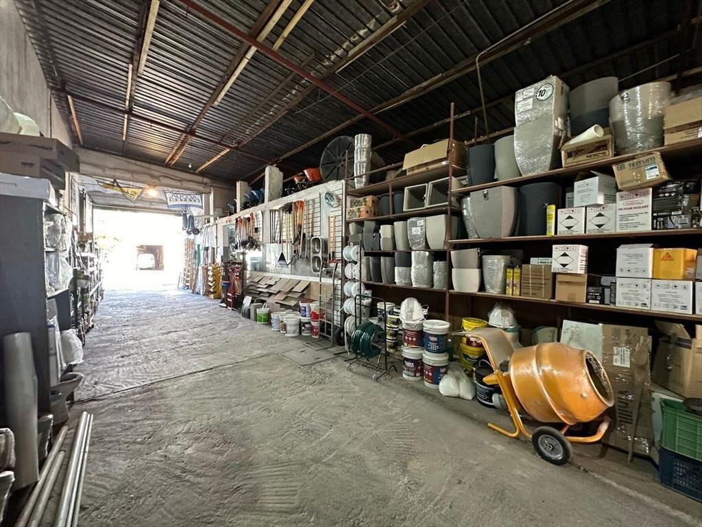 Venta local industrial galpon deposito comercial CON RENTA