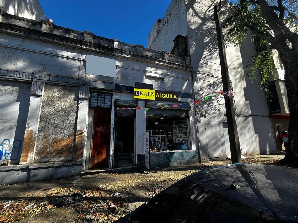 República esq. Arenal Grande, 35 m2 de salon, 5 mts de fren