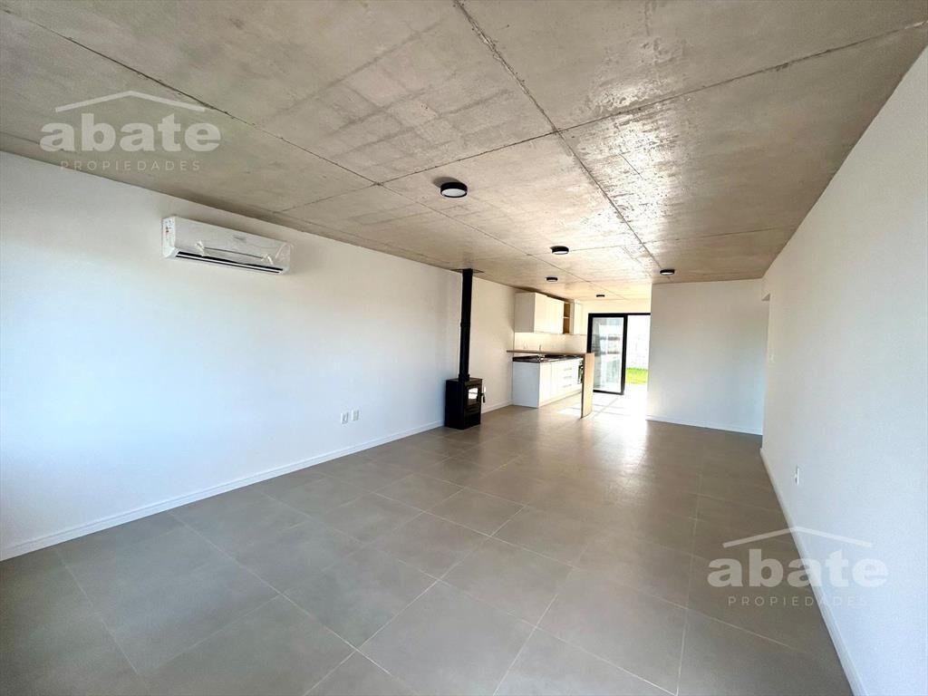 Venta casa de 3 dormitorios, dos baños a estrenar en Lagoma