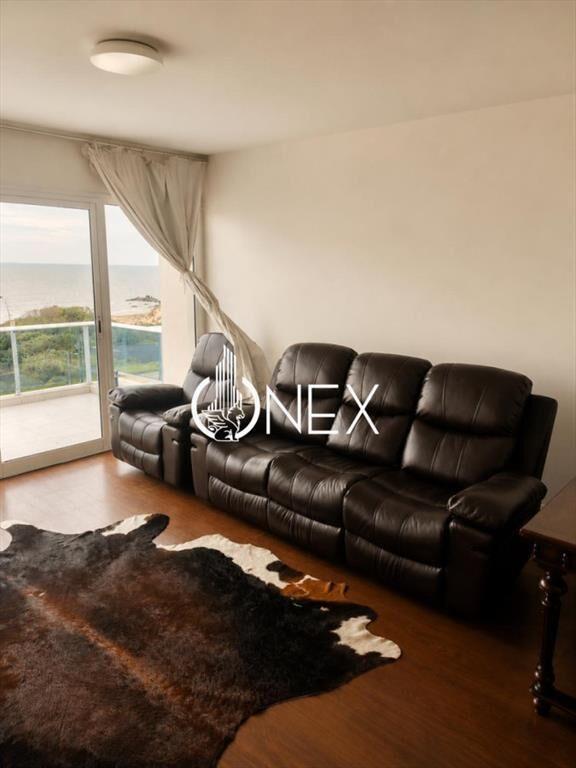 Venta monoambiente con dormitorio definido en primera líne