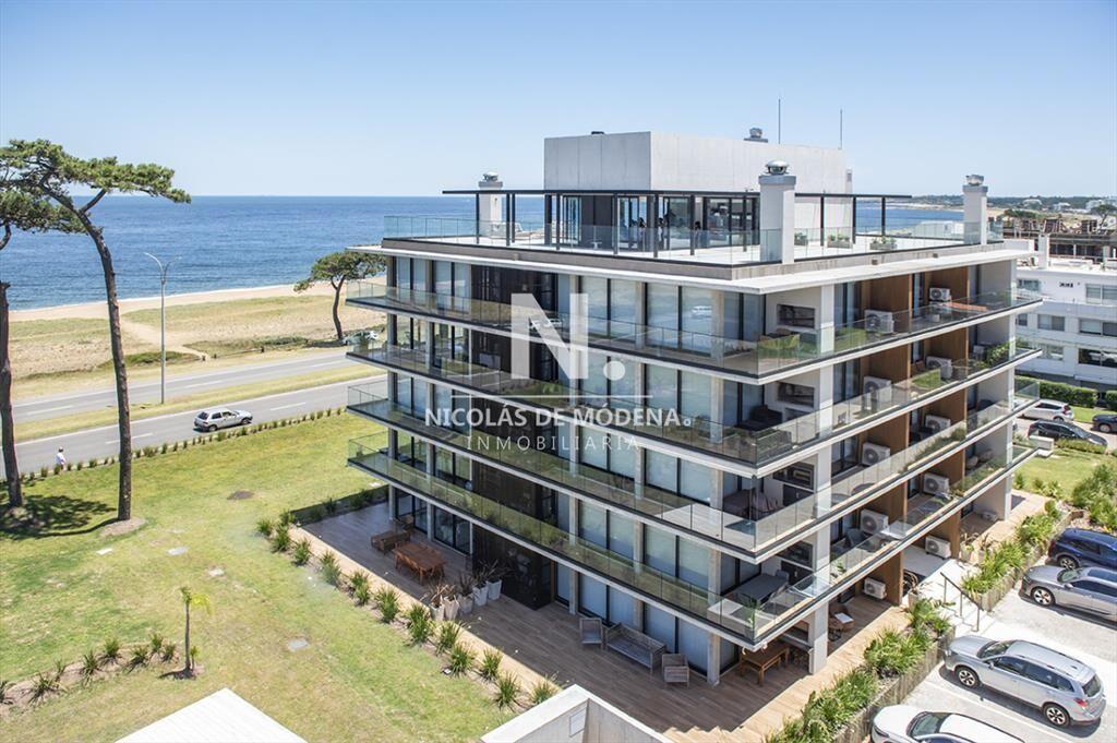 Alquiler en Primera Línea en Pinares: Exclusivo Apartament