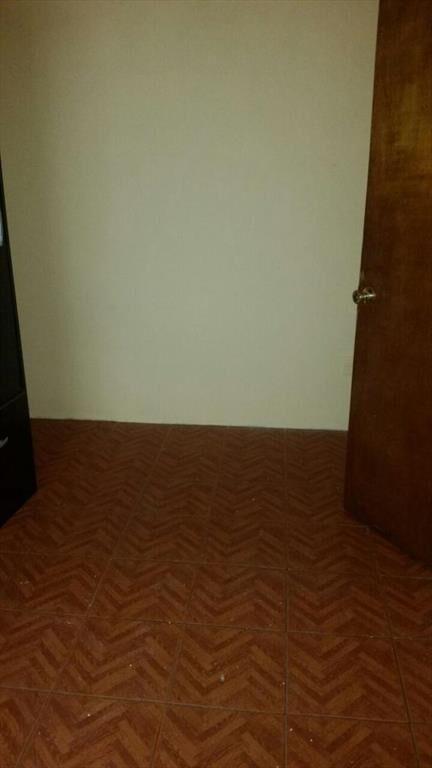 Apartamento- casa al fondo de 4 dormitorios, Sayago